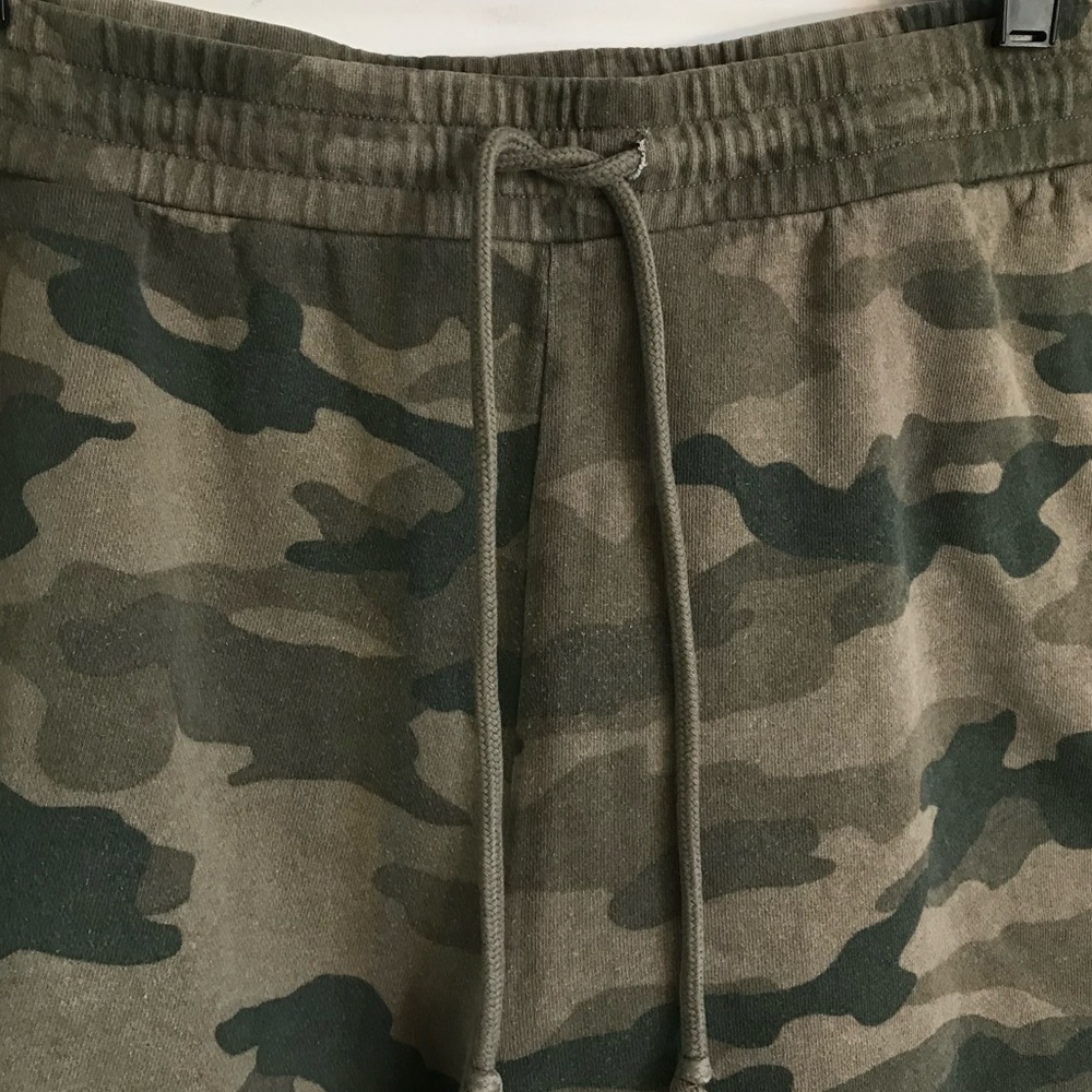 H&M Divided Men’s XL Army Green Camouflage Casual Athletic Drawstring Shorts EUC - Picture 4 of 13